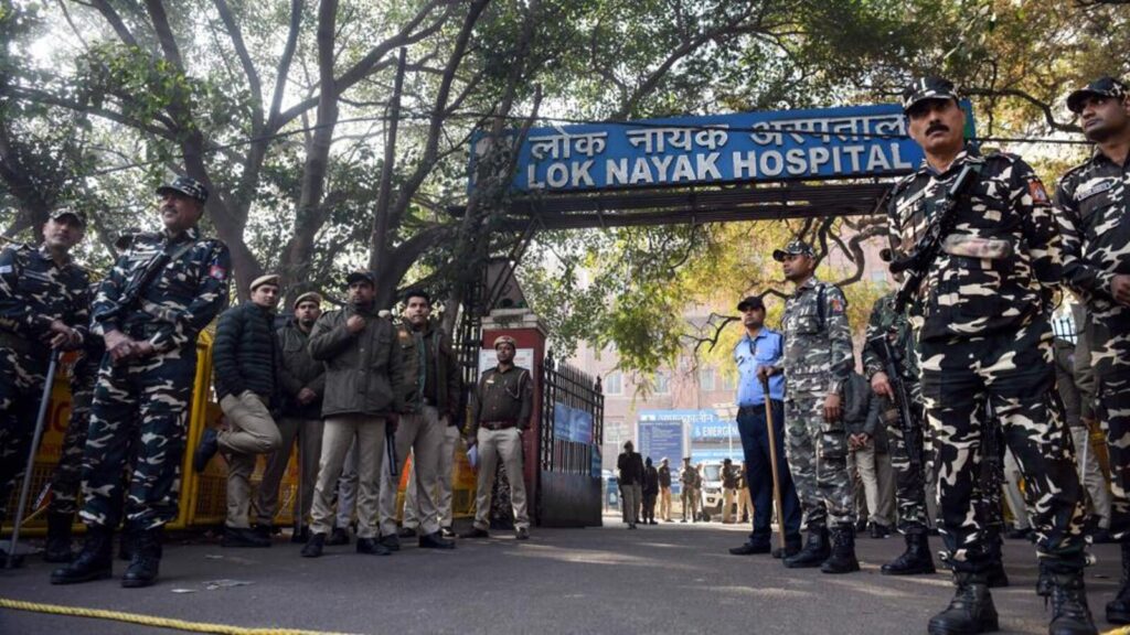 New Delhi railway station stampede: After hrs at hospital — hope, anxiety, anger | Latest News Delhi