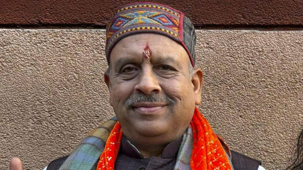 New govt will set up 6th pay commission on priority, says BJP | Latest News Delhi