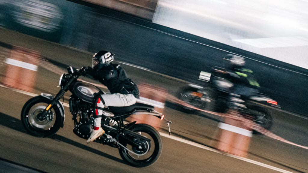Royal Enfield Guerrilla 450 gets new colour scheme, bookings open