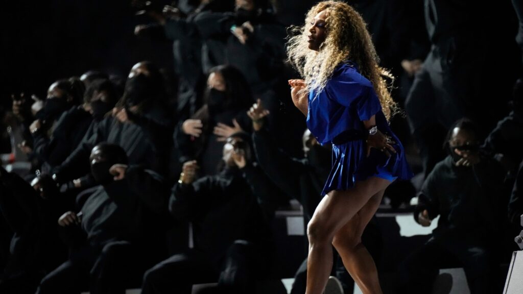 Serena Williams sizzles with surprise dance performance during NFL Super Bowl halftime show with Kendrick Lamar