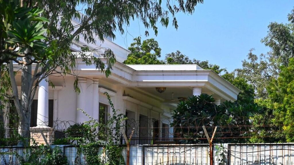 Sheesh Mahal: BJP retains pressure | Latest News Delhi