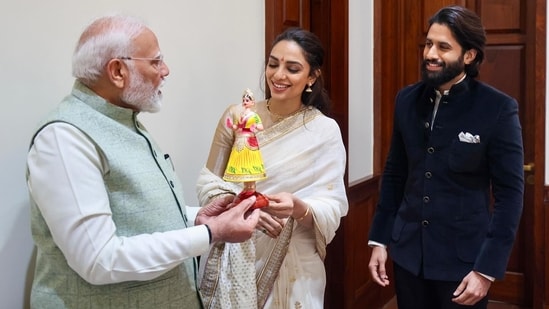 Sobhita Dhulipala gets emotional, shares pic of gifting PM Modi kondapalli bommalu: ‘He knows about this old handicraft’