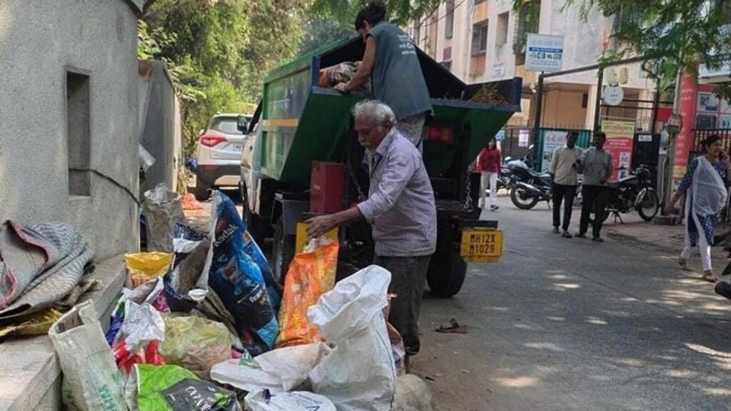 Swachh workers claim they are forced to collect garbage in bags as plastic buckets not provided