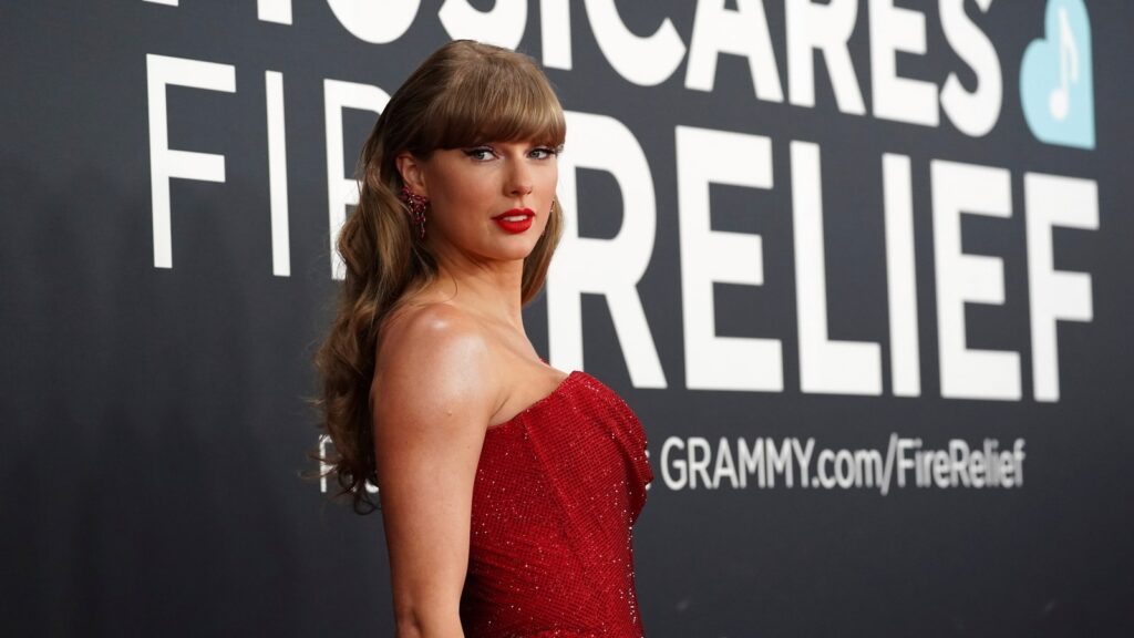 Taylor Swift tipping workers at Grammys resurfaces after Super Bowl booing, and fans are going into a spiral