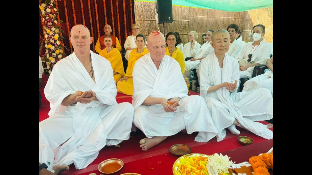 Three foreign devotees take Brahmacharya Deeksha at Mahakumbh