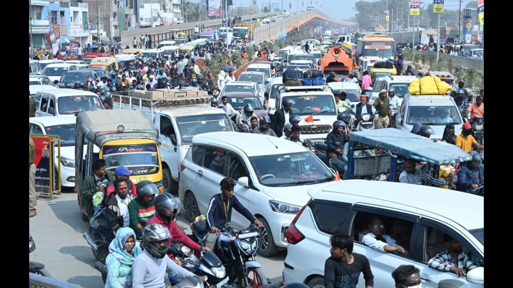 Traffic jams Prayagraj roads, poses challenge for pilgrims, police