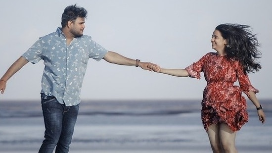 Valentine’s Day 2025: Are men more romantic than women? This February 14, let experts tell you the truth