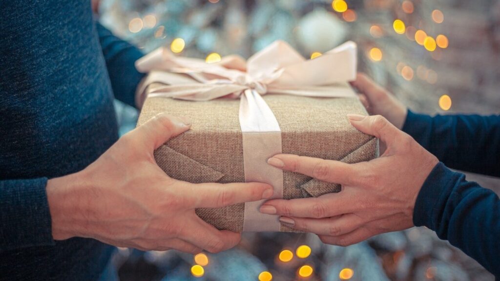 Valentine’s Day 2025: Gifting ideas for home decor or interior design enthusiasts