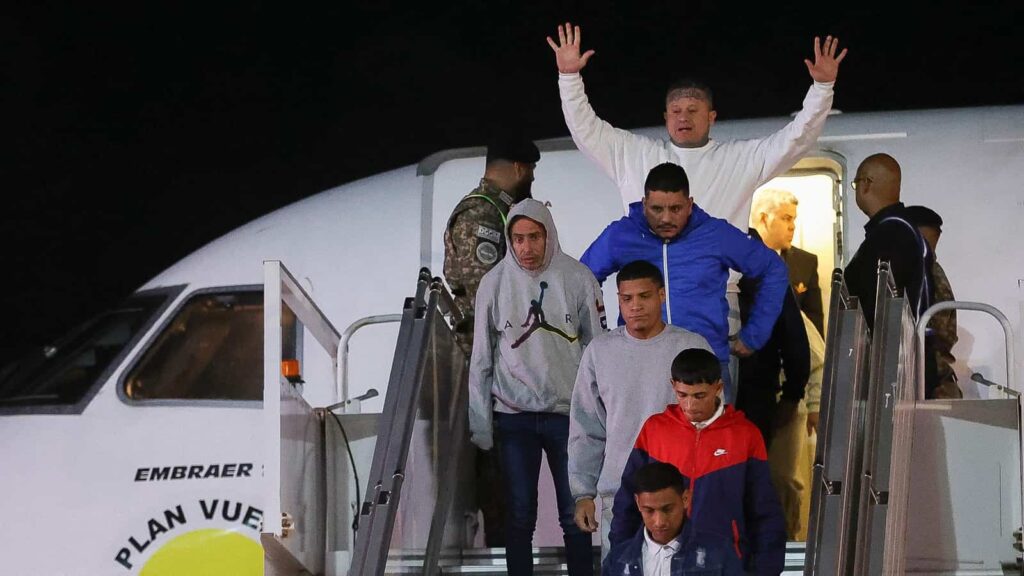 Venezuela sends 2 planes to US to return migrants, signaling potential improvement in ties | World News