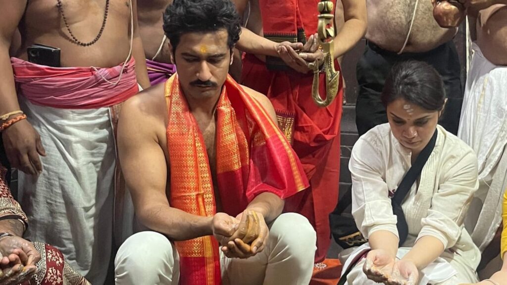 Vicky Kaushal offers prayers at Grishneshwar Temple in Aurangabad ahead of Chhaava release | Bollywood