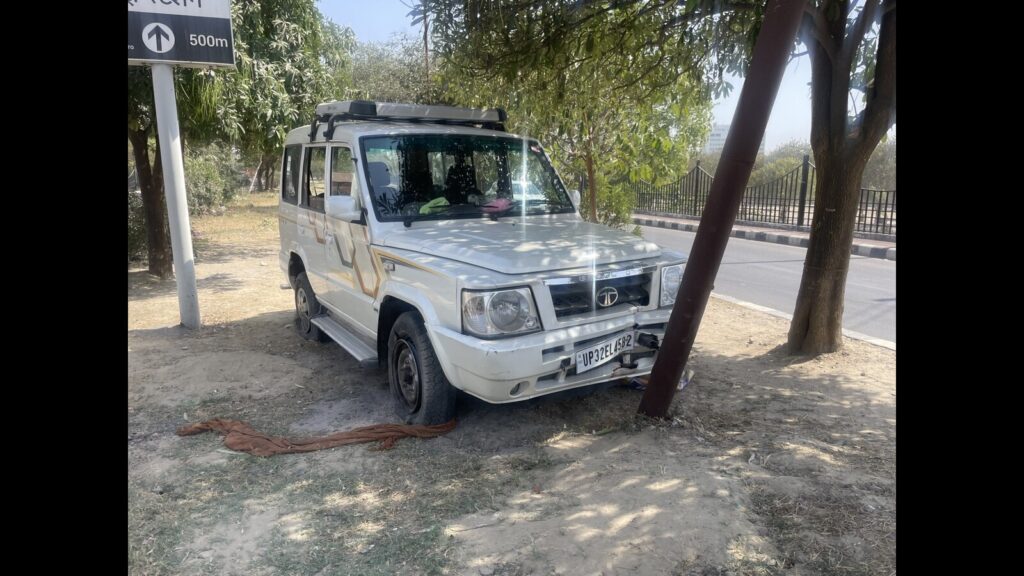 2 men sleeping on divider die in Lko hit-and-run, 2 injured