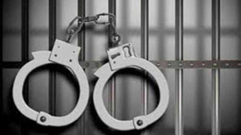 5 CISF personnel, 3 others held for allegedly looting house in guise of IT raid | Kolkata