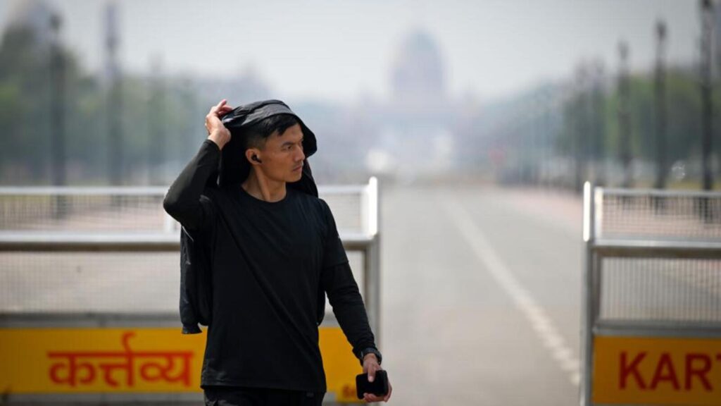 AQI back to ‘moderate’ in Delhi; IMD forecasts light rain by tonight | Latest News Delhi