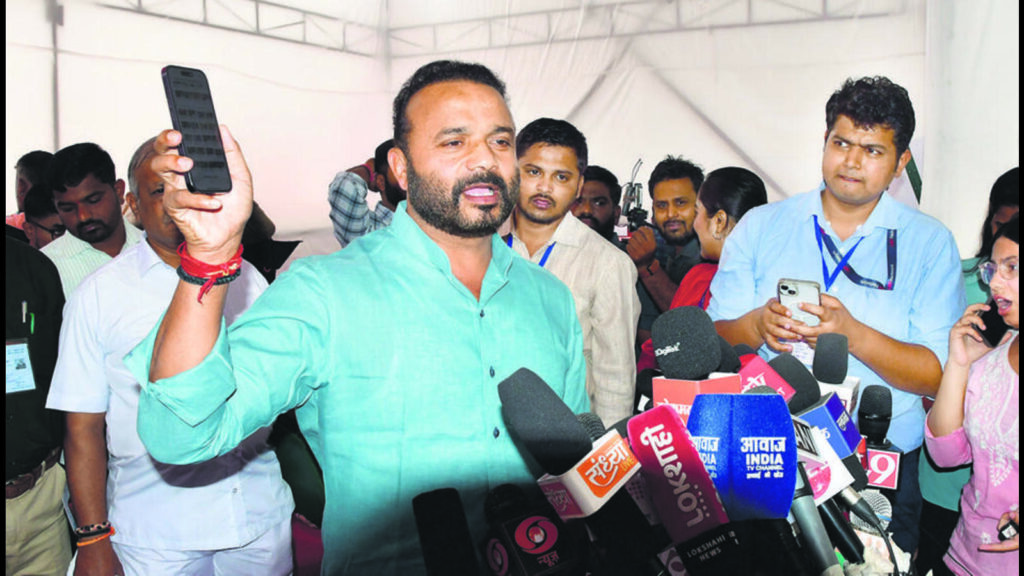 Accused of molestation, BJP minister moves breach of privilege motion | Mumbai news