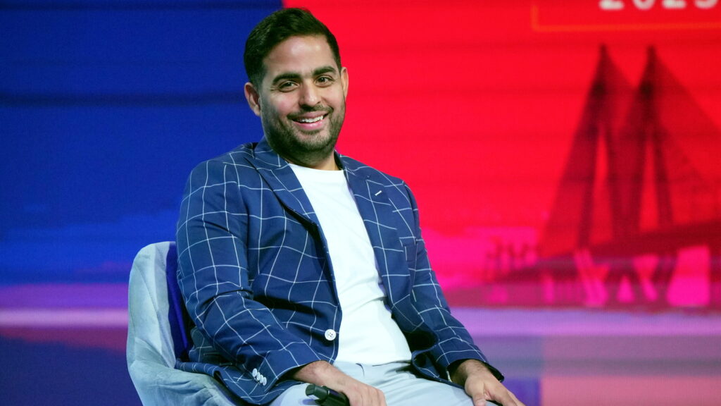 Akash Ambani reveals Mukesh Ambani’s unmatched commitment to work: ‘He still clears every email till 2 am’ | Trending