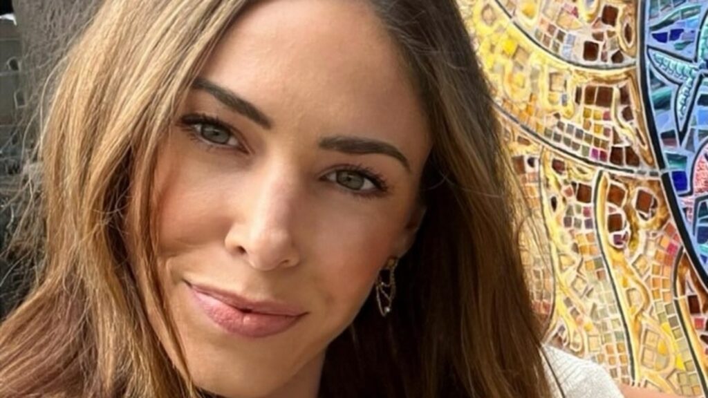 American pie actress Jasmine Mooney detained by ICE in ‘inhumane’ conditions while trying to…