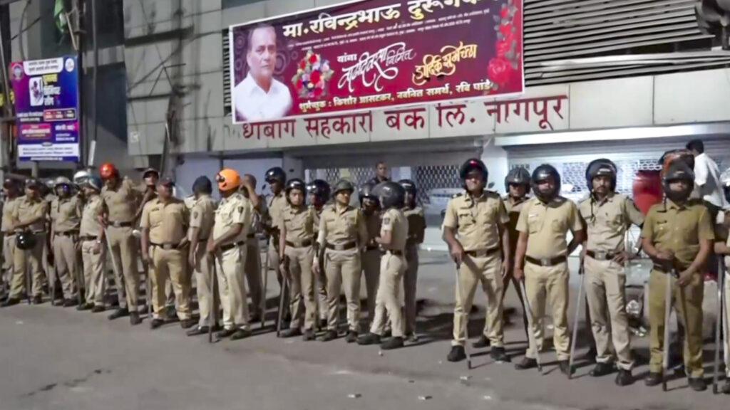 Aurangzeb’s tomb in Chhatrapati Sambhajinagar declared ‘no drone’ zone | Mumbai news