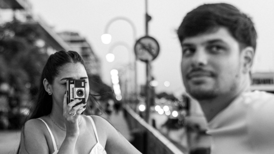 Average man takes just a little over 4 weeks to fall in love, while women move much more slowly: Study