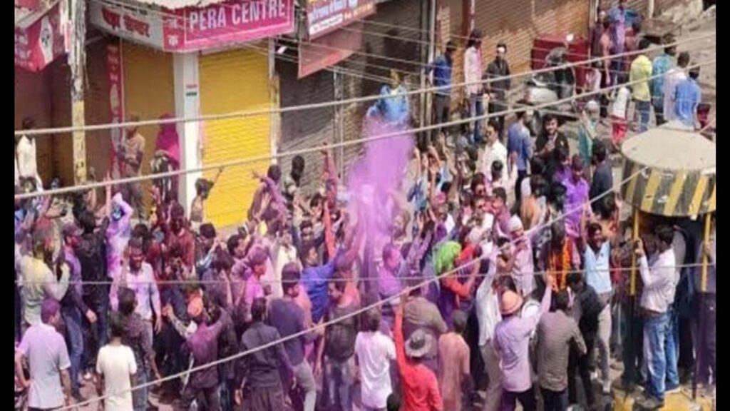 Bareilly’s Ram Barat drenches city in Mahakumbh colours