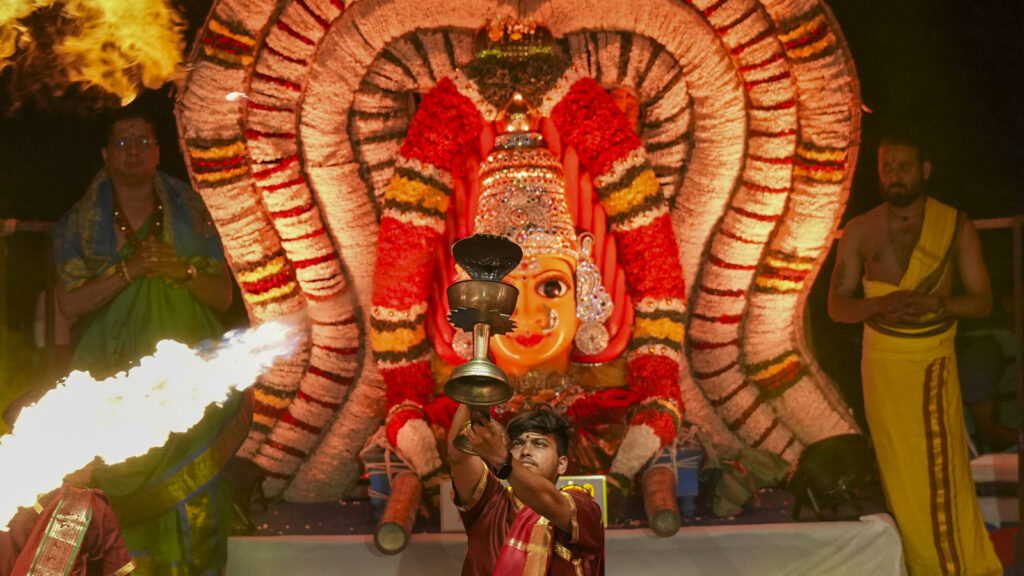 Bengaluru’s Sankey Tank illuminated as city hosts first-ever Cauvery aarti | IN PHOTOS