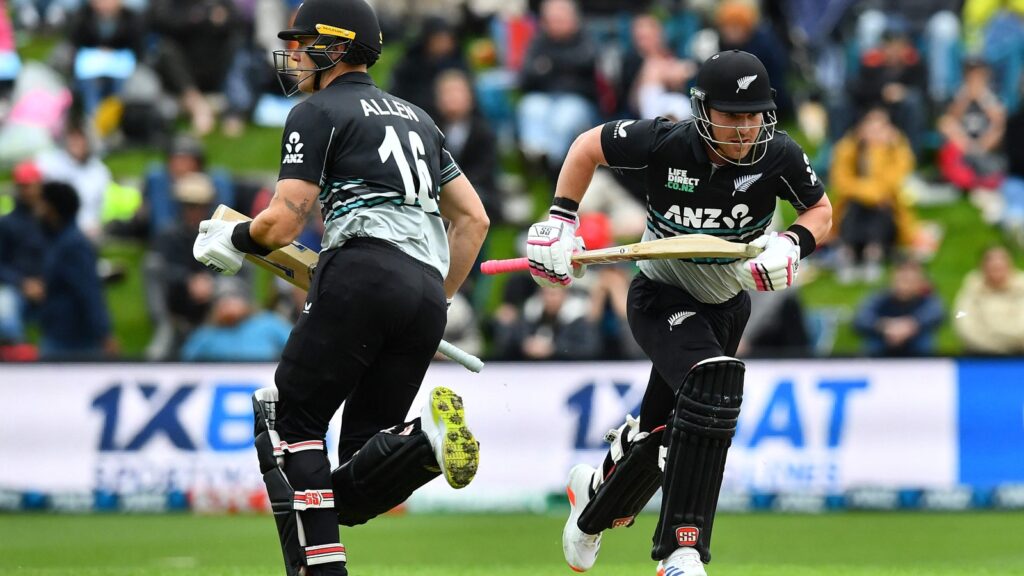 Big-hitting New Zealand crush Pakistan by five wickets for 2-0 lead