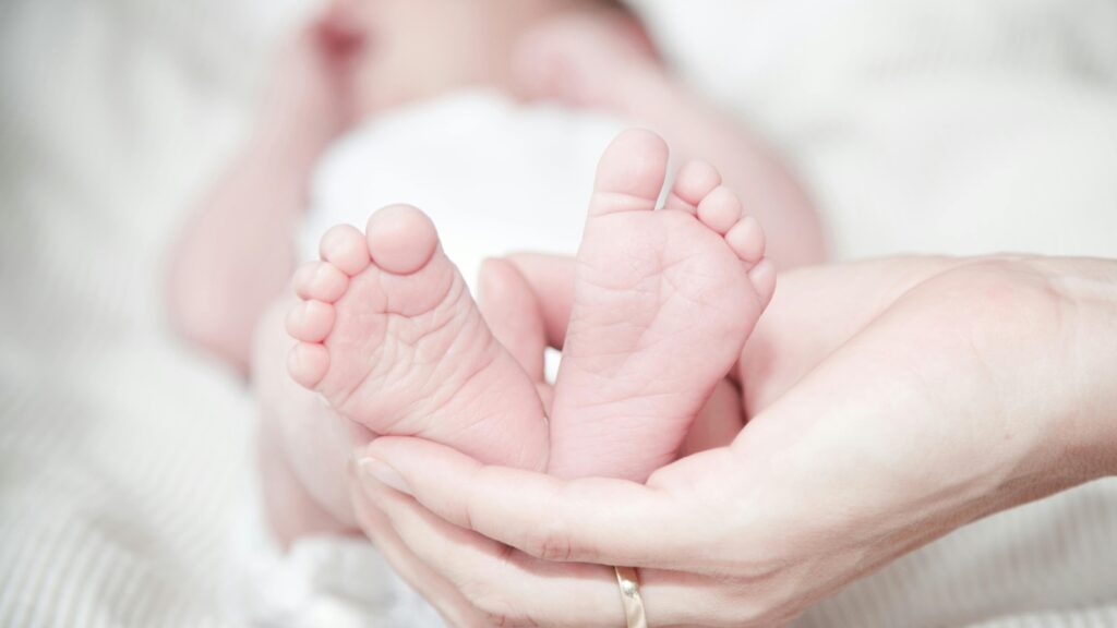 Brave 13-year-old delivers baby brother at home after mother suddenly goes into labour | Trending