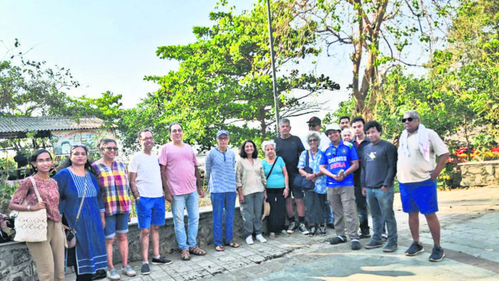 Citizens oppose raised platform on Carter Road beachfront | Mumbai news