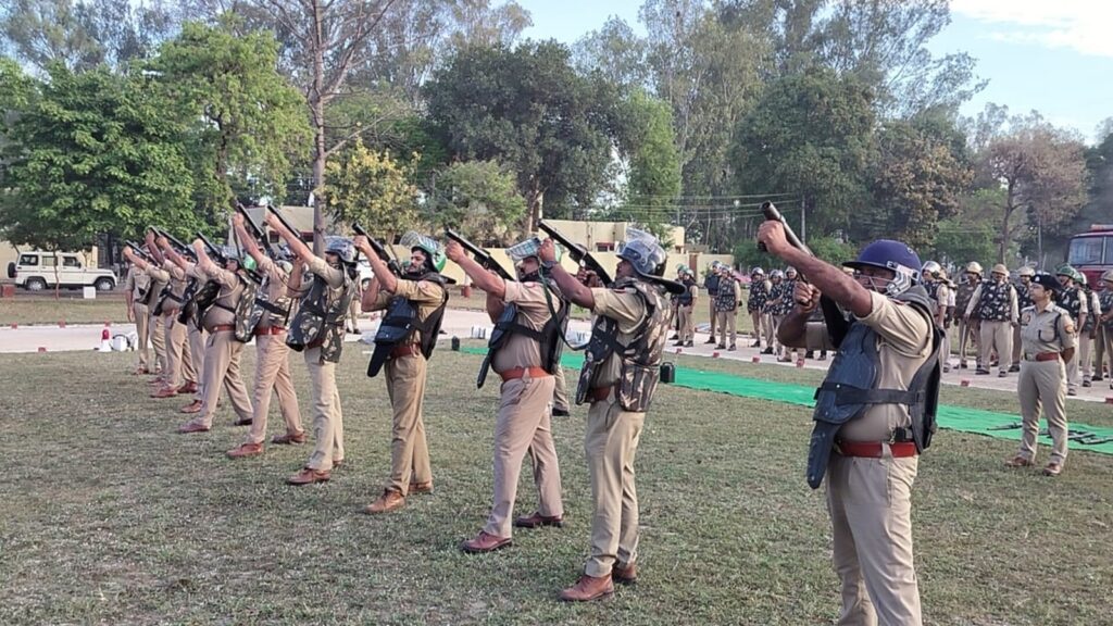 Clerics urge devotees not to wear black bands during Eid Namaz