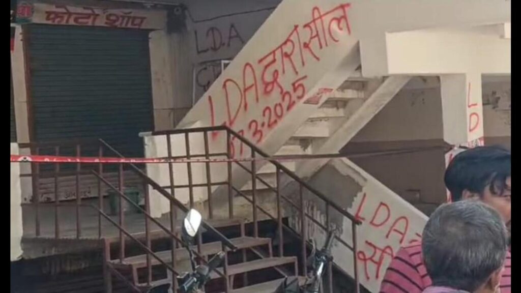 Complex sealed for running illegal online service centres near RTO in Lucknow