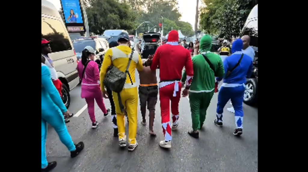 Cops go undercover as Power Rangers to arrest thief in middle of carnival in Sao Paulo. Video | Trending