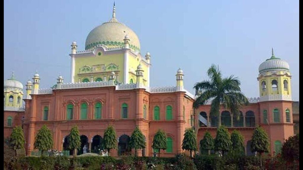 Darul Uloom bans smartphones for students preparing for entrance exam