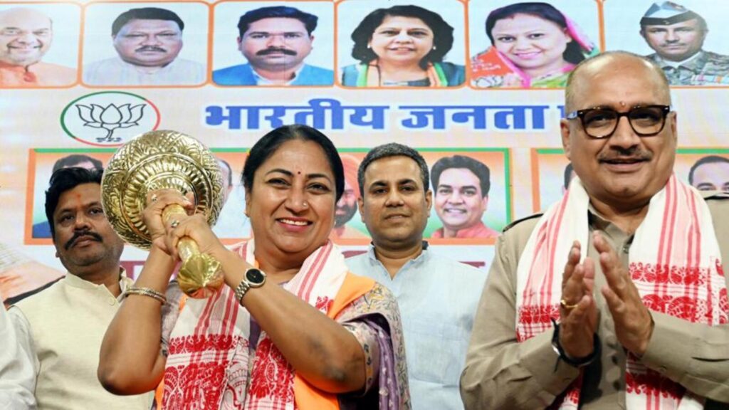 Delhi CM visits temple on Hindu New Year and Navratri | Latest News Delhi