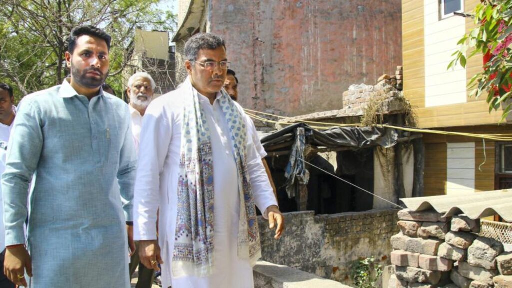 Delhi PWD minister suspends exec engineer for drain cleaning failure | Latest News Delhi