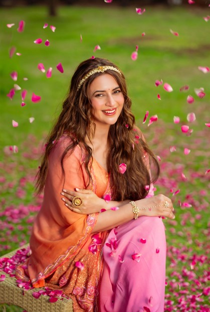 Divyanka Tripathi: It’s fun to break fashion rules on Holi