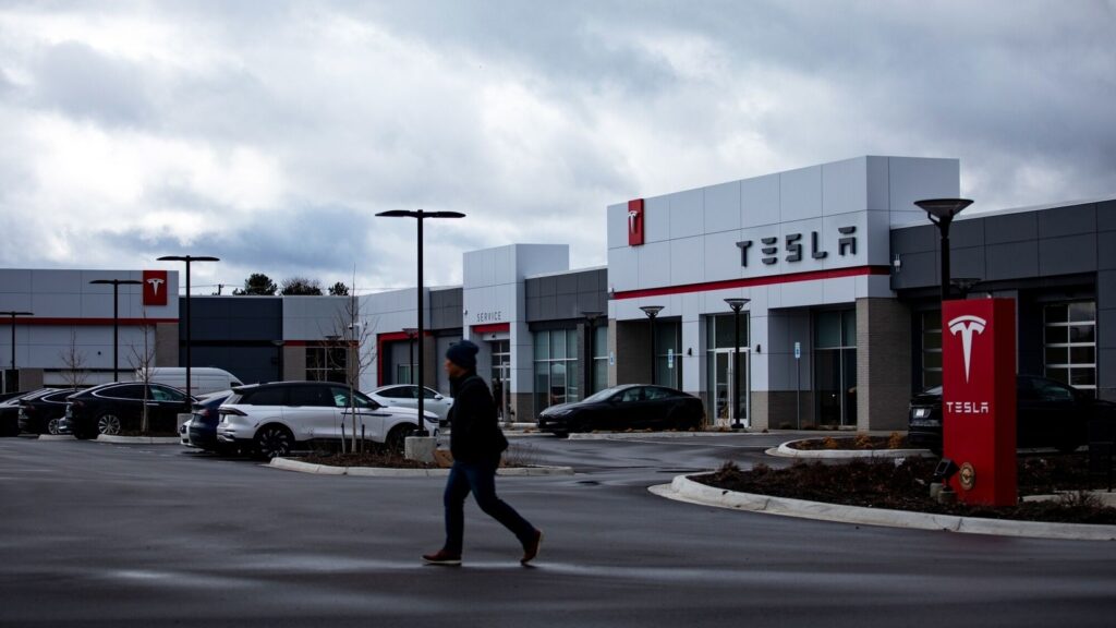 Elon Musk asks Tesla employees to ‘hang onto’ stock despite 40% drop