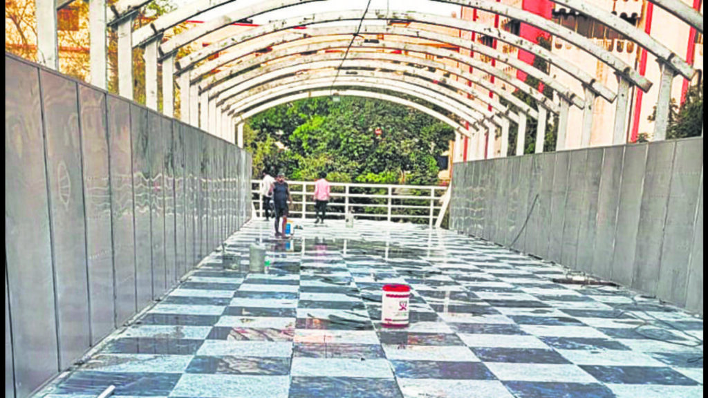 FOB connecting Wankhede stadium opens to public ahead of IPL match | Mumbai news