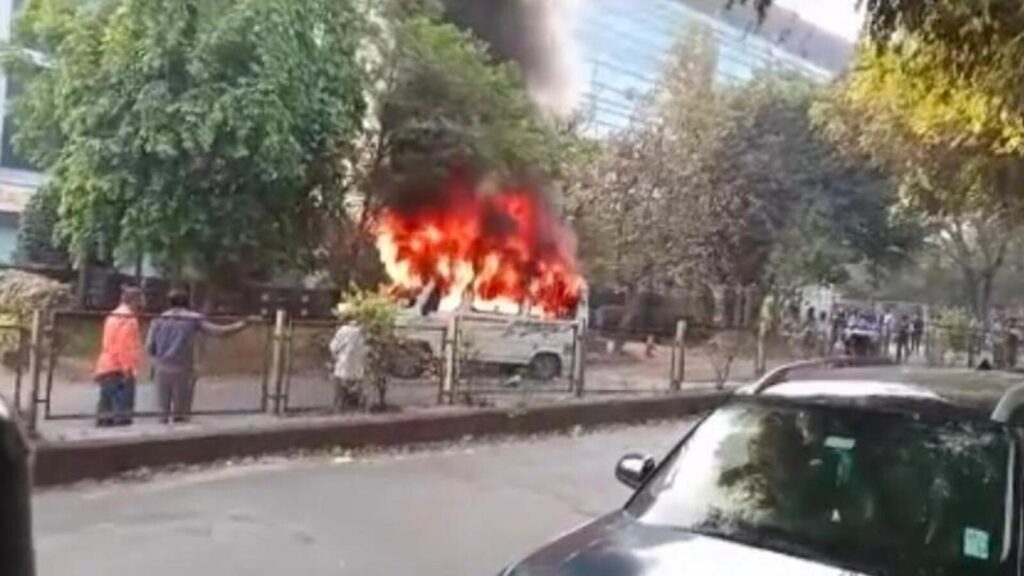 Four people charred to death after mini bus catches fire in Pune’s Hinjewadi