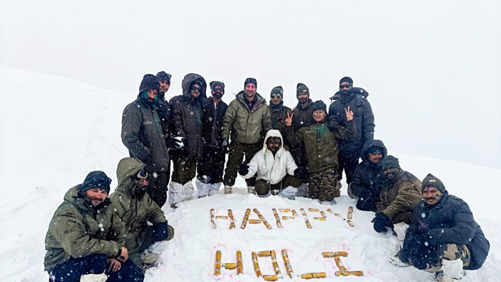Fresh spell of snow blankets parts of Kashmir | In pics