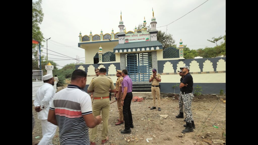 Gelatin sticks used to trigger blast in Beed mosque; 2 held