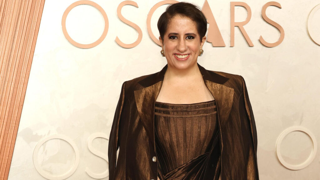Guneet Monga brings high-fashion drama to Oscars 2025 in stunning corset-draped saree by Manish Malhotra. See glam pics | Fashion Trends