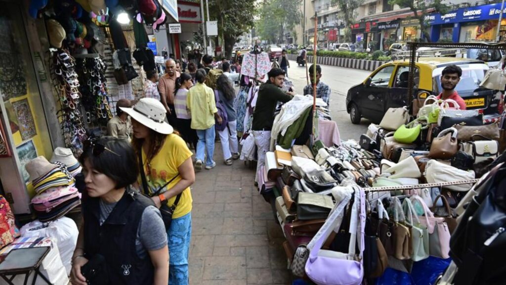 HC asks 170 illegal hawkers to vacate Colaba Causeway | Mumbai news