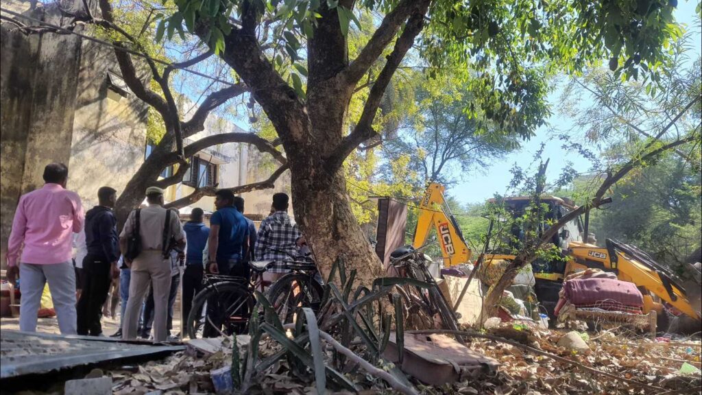 IIT-K students stand with washermen as institute moves to mechanise washing