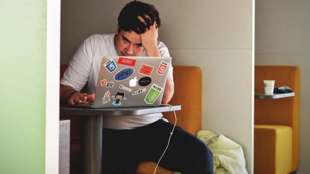 Indian man struggles with ₹40 lakh education loan after failing to secure a job in the US: ‘We’re on the edge’ | Trending