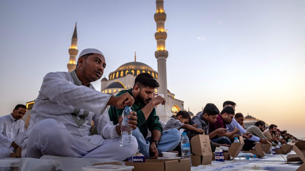 Intermittent fasting vs Ramadan fasting: What no one tells you about hydration | Health