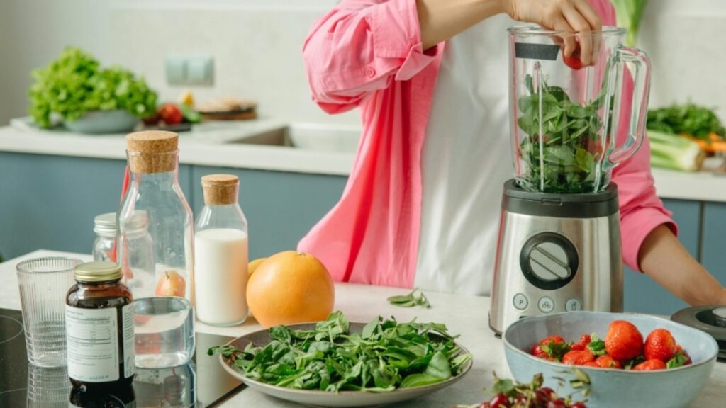 Is blending fruits good for your health compared to juicing? Doctor reveals why: ‘Juicing can deprive you of…’ | Health