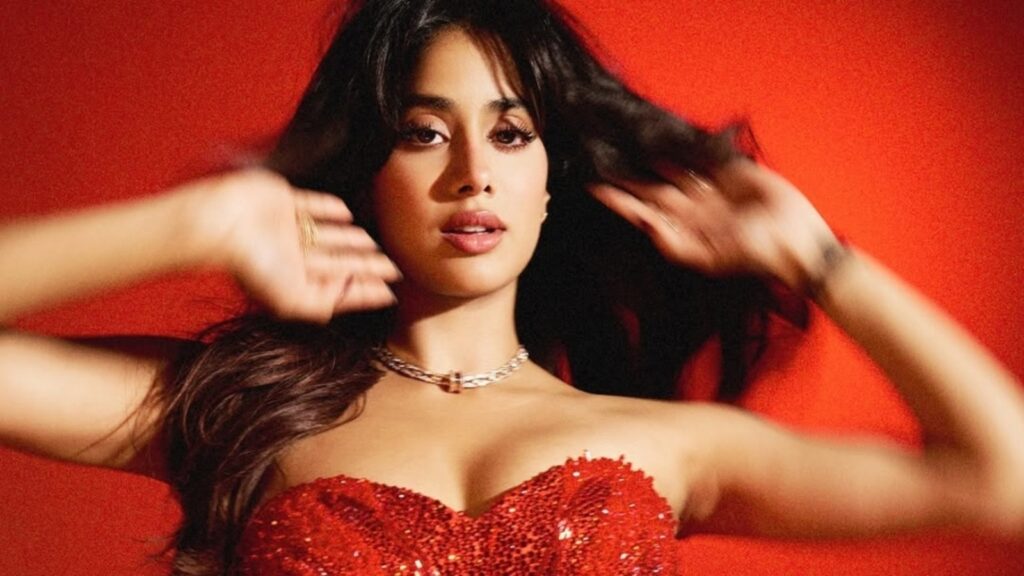 Janhvi Kapoor wows in ‘bombshell’ body-hugging gown with 35,000 crystals and extravagant gold and diamond necklace. Pics | Fashion Trends