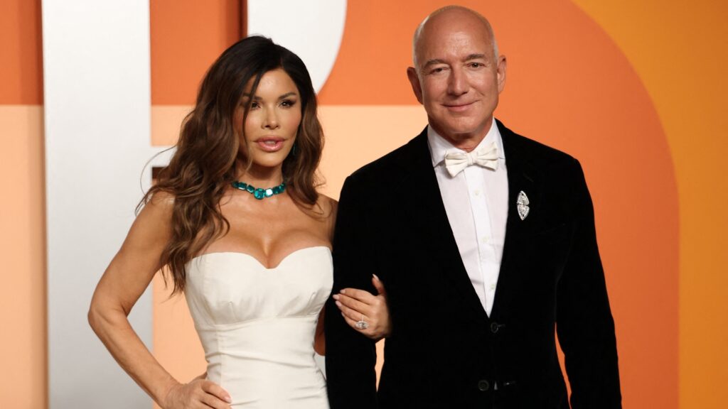 Jeff Bezos’ fiancée Lauren Sanchez’s massive emerald necklace for Oscars stuns internet: ‘She’s got the royal jewels’ | Fashion Trends