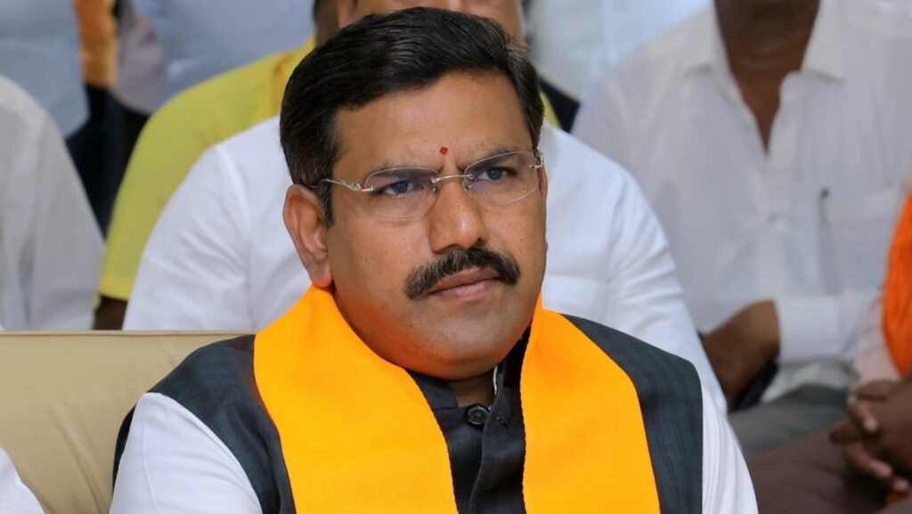 Karnataka BJP chief urges speaker to revoke suspension of 18 MLAs | Bengaluru