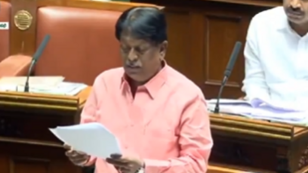 Karnataka MLA suggests 2 free liquor bottles for men every week, Congress says win election and do it | Trending