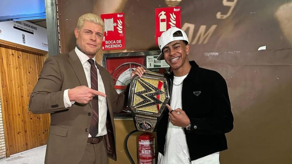 Lamine Yamal links up with Cody Rhodes, poses with WWE Universal Championship belt; captures Randy Orton’s wild RKO | Football News